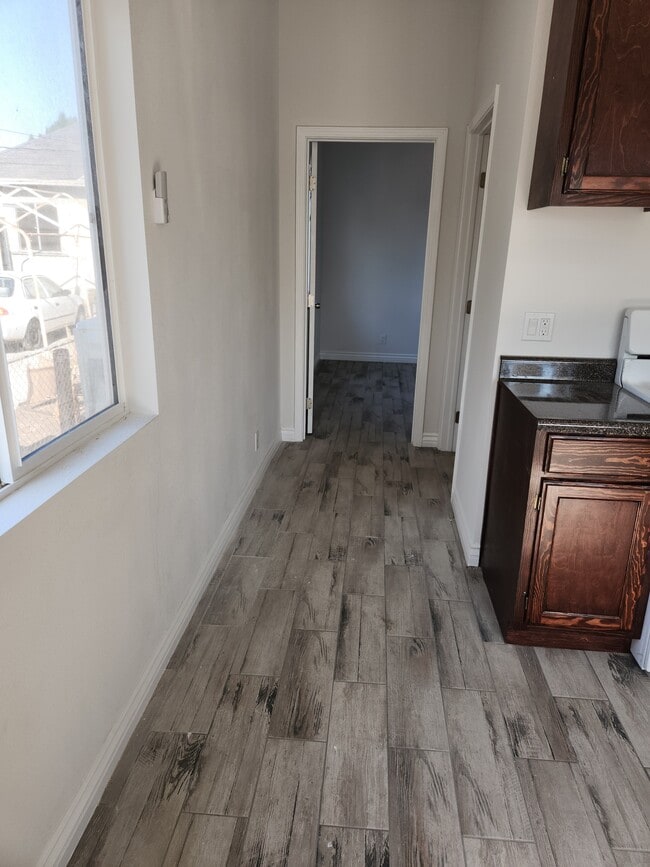 Building Photo - 1175 E 41st Pl