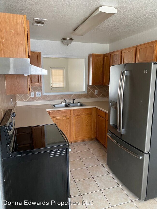 Foto del edificio - 3 br, 1.5 bath House - 2416 Jerome