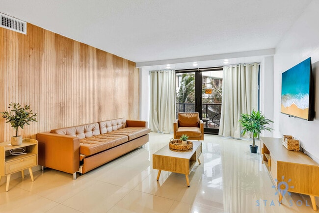 Building Photo - 5225 Collins Ave