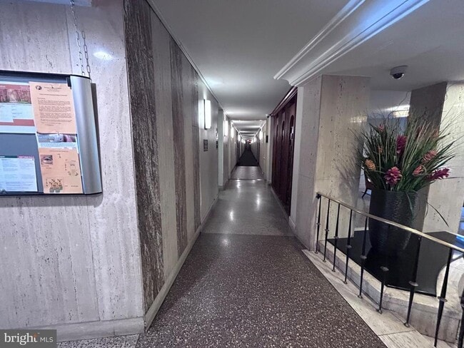 Foto del edificio - 1111 University Blvd W