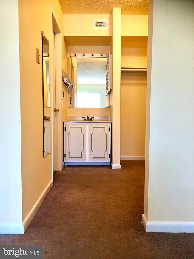 Building Photo - 2554 Fox Ridge Ct