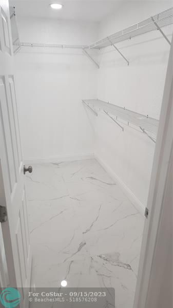 Foto del edificio - 5217 NW 18th St