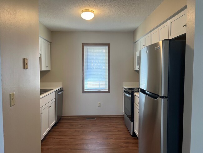 Building Photo - 9613 Dennis Dr