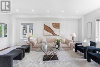 Building Photo - 520 Grey St