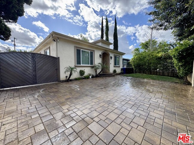 Foto del edificio - 6234 Carpenter Ave