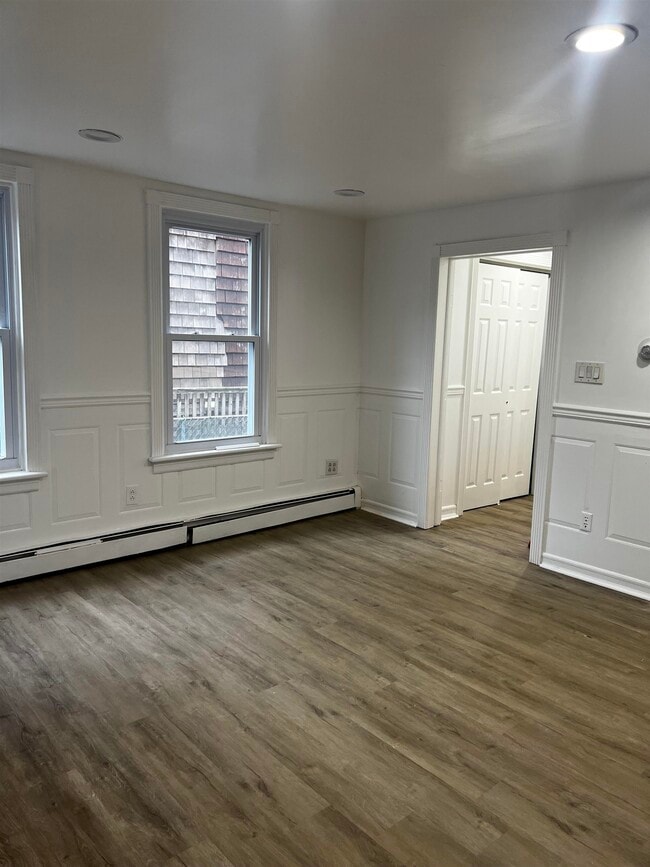 Building Photo - 53 Linden St