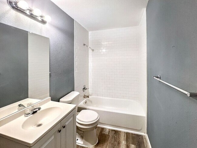 Foto del edificio - 40 Hiland Pl