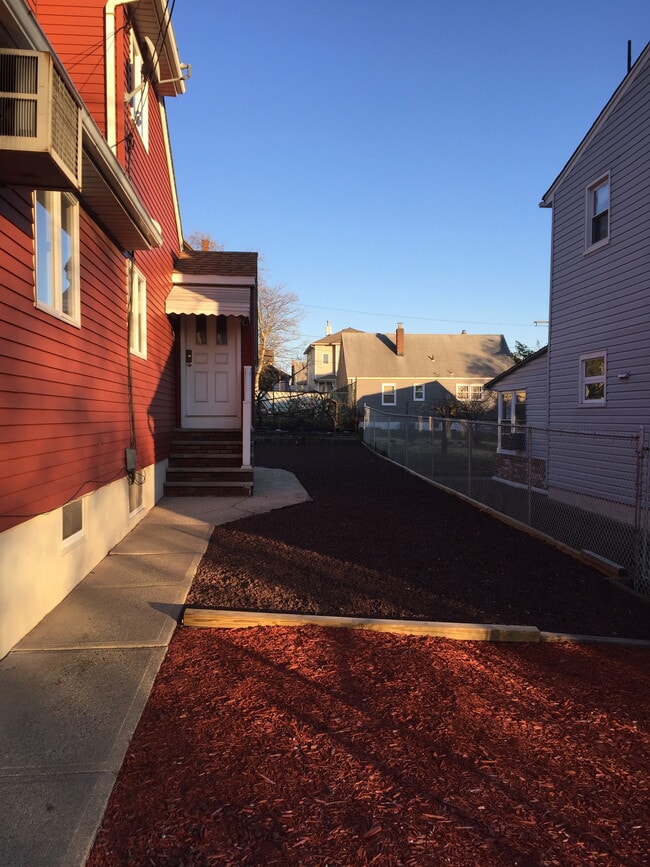 Entrance with foyer - 76 Boiling Springs Ave