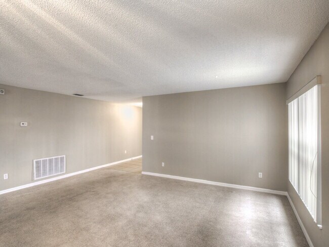 Building Photo - 12916 Los Alamitos