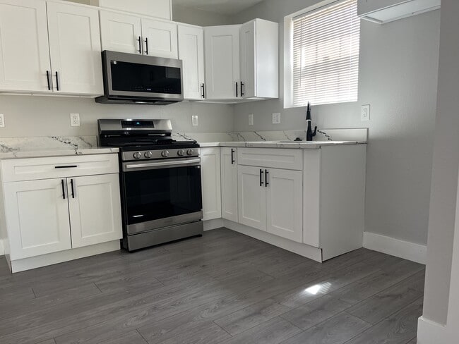 Building Photo - 504 Bryden Way