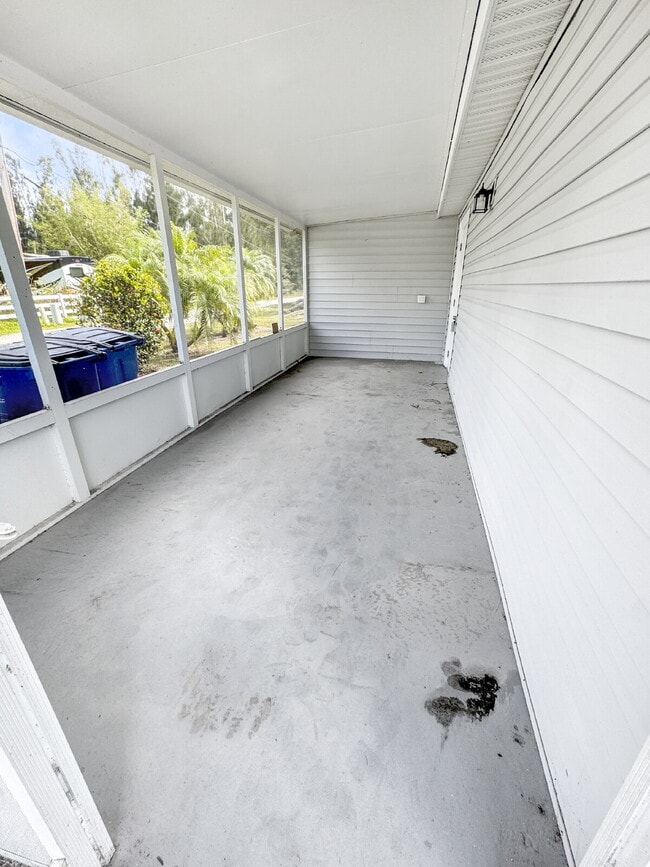 Building Photo - 15206 Stringfellow Rd