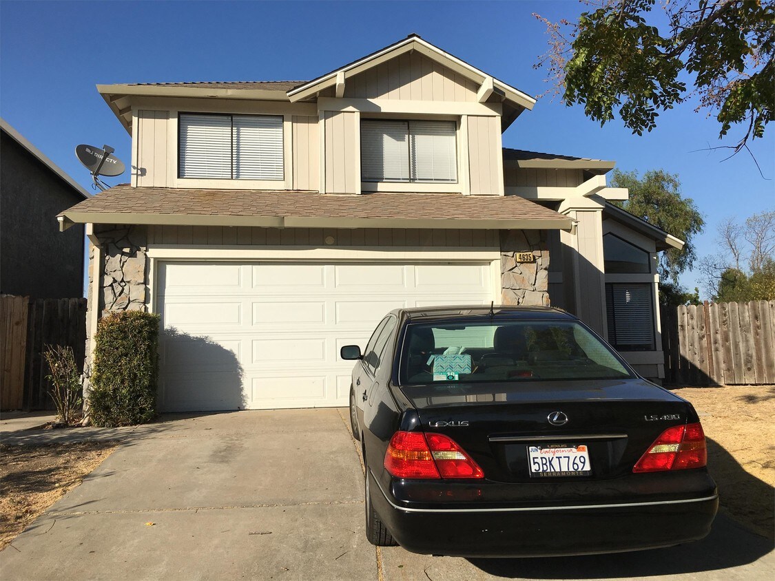 Foto principal - 4635 Fieldcrest Way