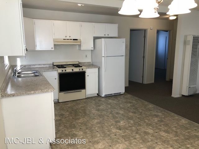 Building Photo - 8249 Catalpa Ave