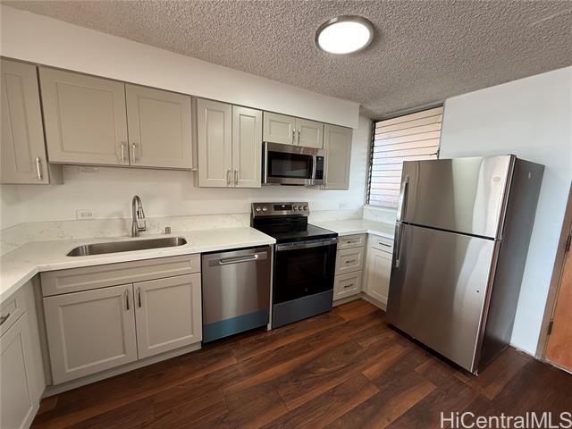 Building Photo - 500 University Ave