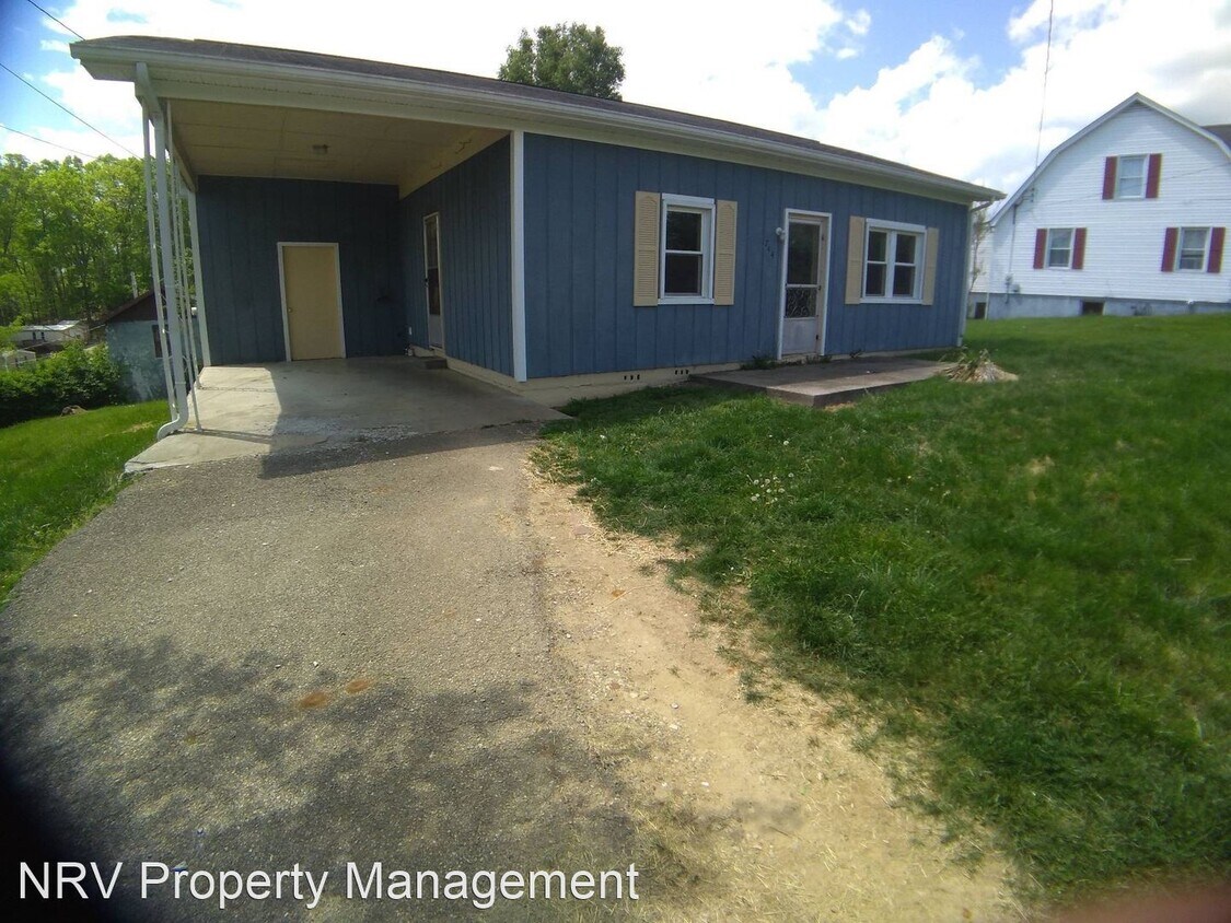 2 br, 1 bath House 744 Auburn Ave. House Rental in Radford, VA