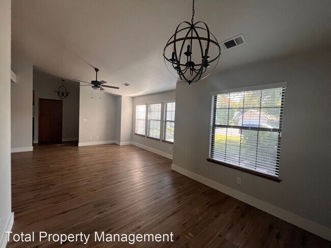 Building Photo - 3 br, 2 bath House - 540 N. Peppertree St.