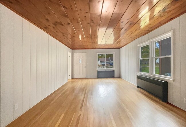 Foto del edificio - 6441 Crest Dr