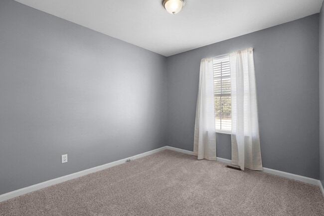 Foto del edificio - 128 Brookshire Creek Dr