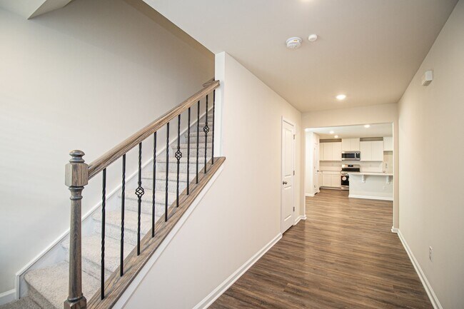Building Photo - Move-in Ready 5 Bedroom Home!