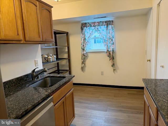 Foto del edificio - 5913 Mayflower Ct