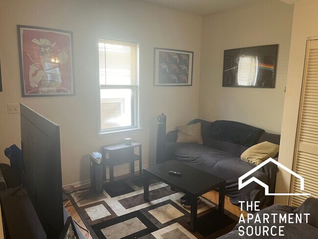 Foto del edificio - 3037 N Southport Ave