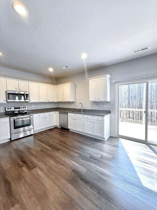 Foto del edificio - 8175 Long Island Rd