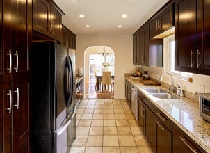 Building Photo - 817 10th St