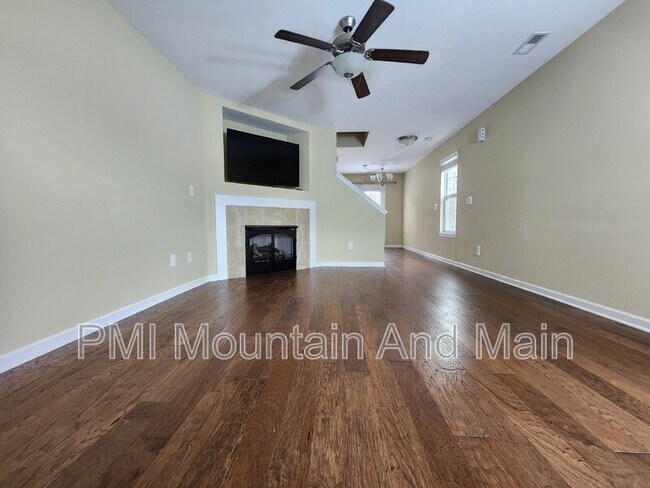 Building Photo - 19 Barnett Shoals Dr