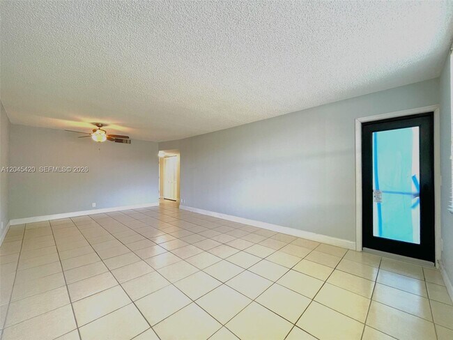 Foto del edificio - 3900 N Hills Dr