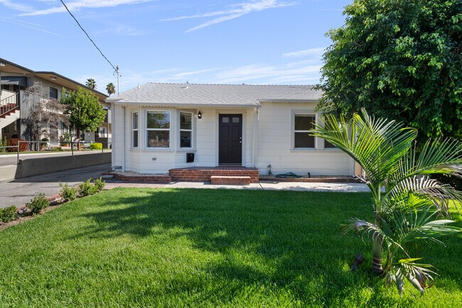 Front of House(Landscaping Lights) - 3820 Orangedale Ave