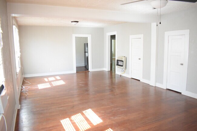 Building Photo - 318 Magnolia St
