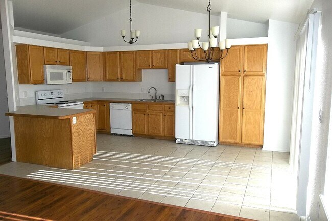 Building Photo - 1371 Westwood Dr