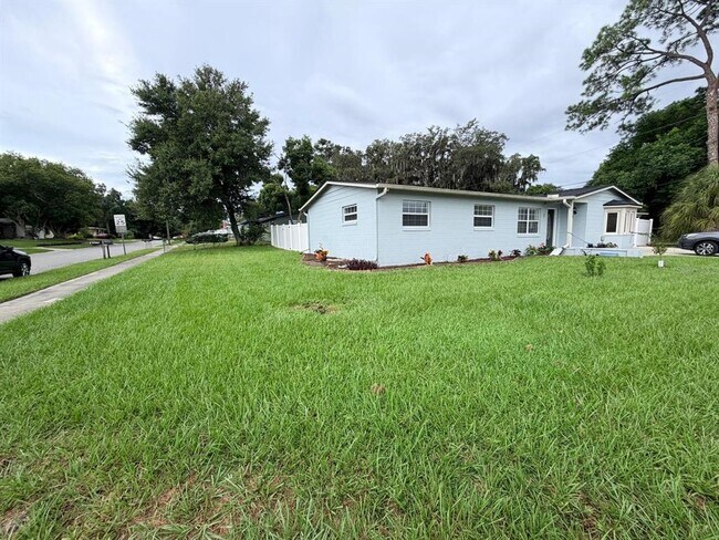 Foto del edificio - 2510 Sandalwood Dr