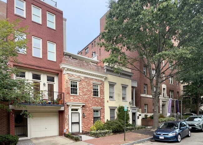 La fachada de las históricas y encantadoras Casas Cooper. - 2529 K St NW