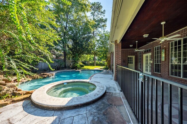 Foto del edificio - 11826 Primwood Dr