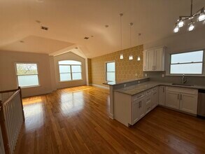 Building Photo - 398 Cator Ave