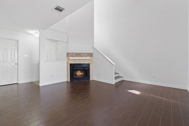 Building Photo - 512 Eberhart Ln