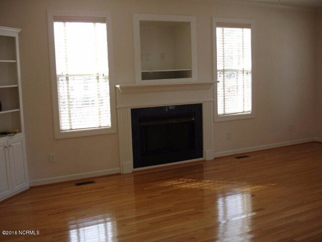Building Photo - 127 White Heron Ln
