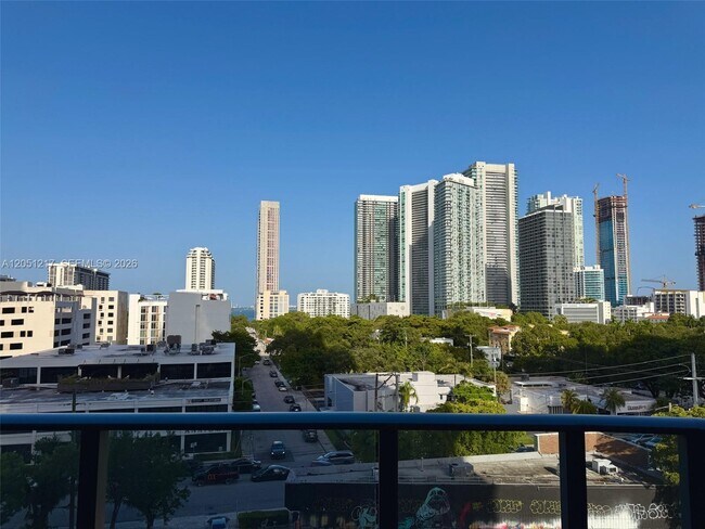 Foto del edificio - 121 NE 34th St