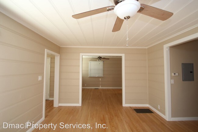 Building Photo - 5534 N Lark Ellen Ave