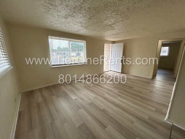 Foto del edificio - This property offers a NO DEPOSIT option a...
