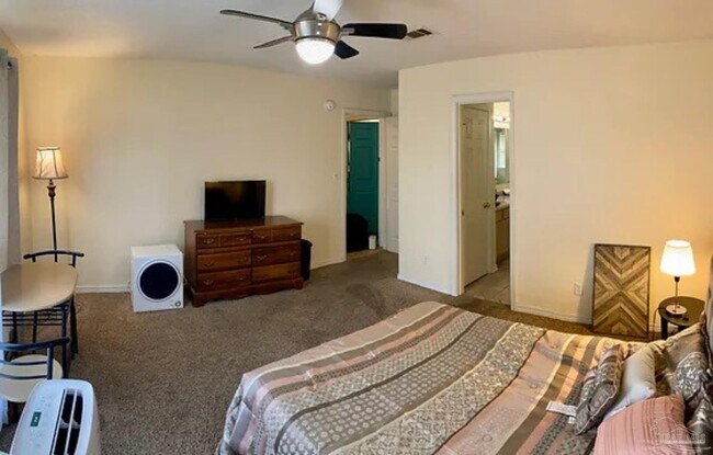 Building Photo - 853 Ladner Dr
