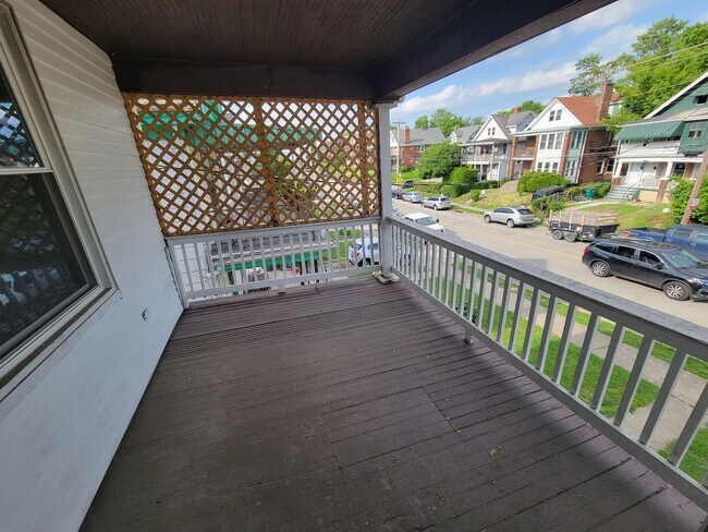 Foto del edificio - 3415 Woodburn Ave
