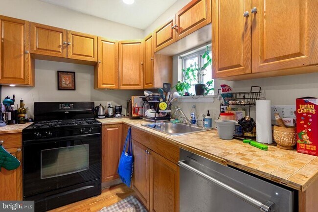 Foto del edificio - 2353 E Huntingdon St