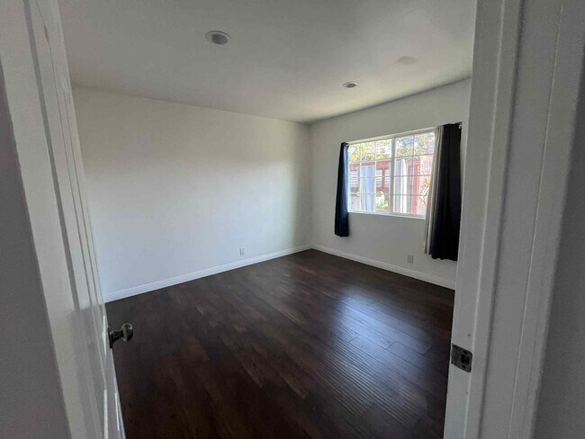 Foto del edificio - 3552 Whiteside St