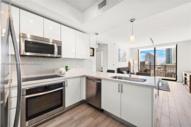 Foto del edificio - 999 SW 1st Ave