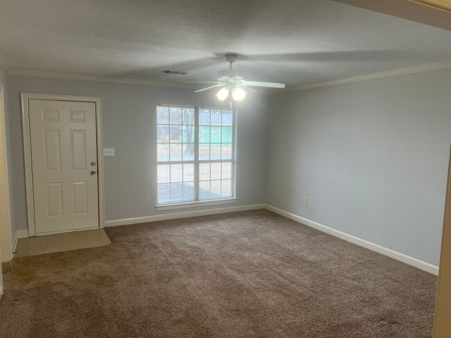 Building Photo - 2 Bed 2 Bath Duplex