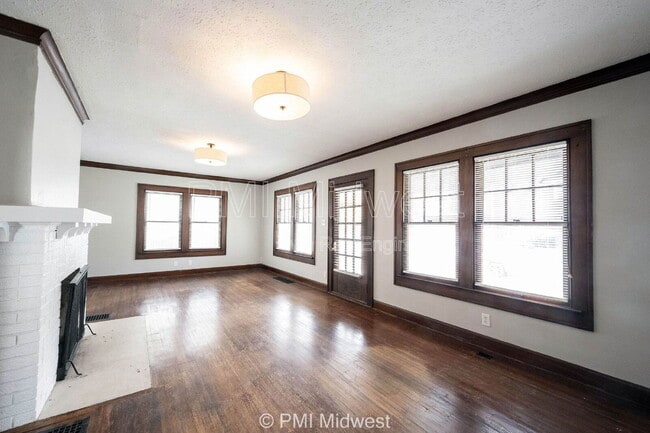 Building Photo - 4905 Broadway St