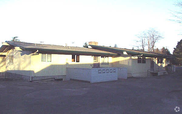 Foto del edificio - Denney Garden Court