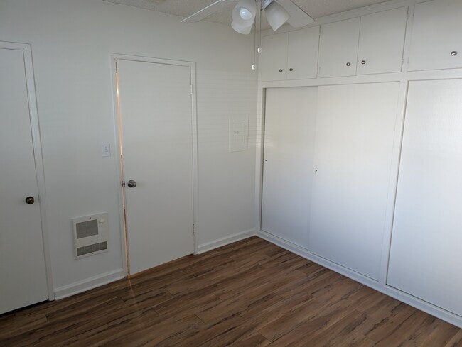 Building Photo - Oasis Apartments